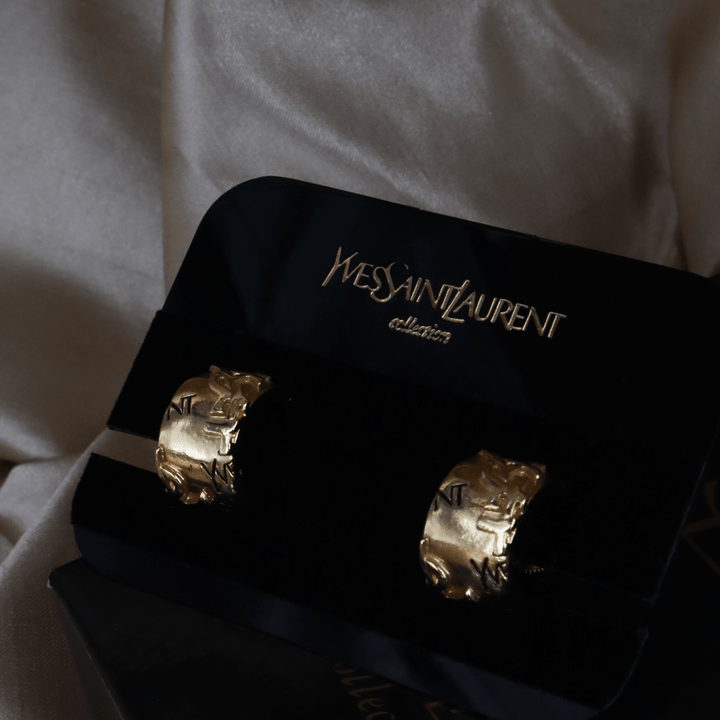 Yves Saint Laurent Monogram Hoop Ear Clip| 1990年代 ｜原盒未使用 - Vintasy項鏈