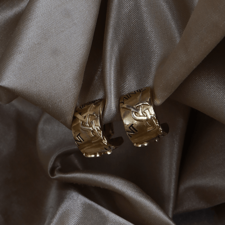 Yves Saint Laurent Monogram Hoop Ear Clip| 1990年代 ｜原盒未使用 - Vintasy項鏈