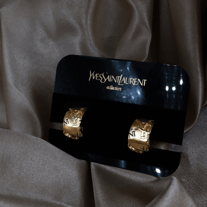 Yves Saint Laurent Monogram Hoop Ear Clip| 1990年代 ｜原盒未使用 - Vintasy項鏈