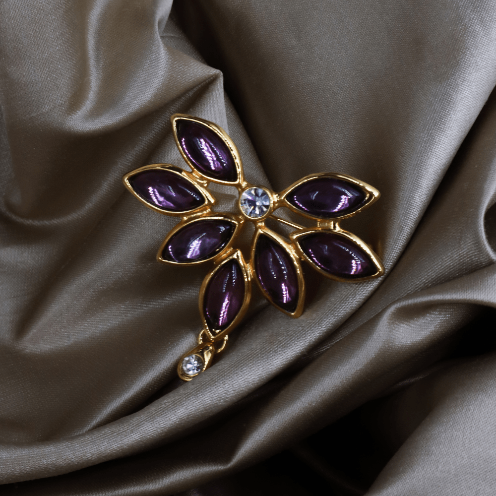 Yves Saint Laurent YSL 紫色水晶花卉胸針（金色）｜1980年代 ｜｜VINTASY 中古美品 ｜ 香港最大型中古首飾收藏店｜ SAINT LAURENT PARIS ｜ 項鏈