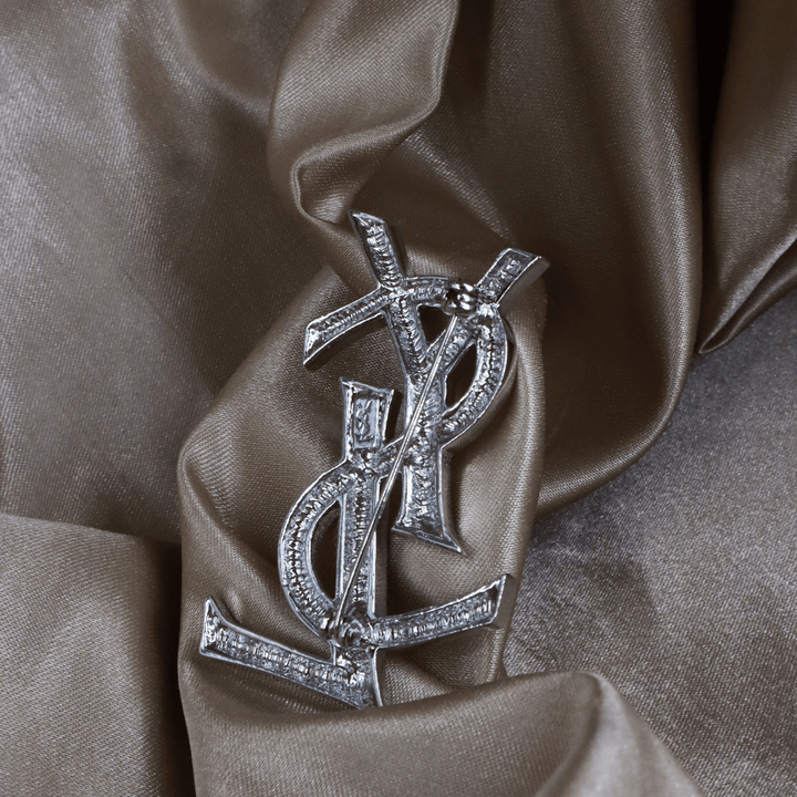 Yves Saint Laurent YSL Monogram 胸針（銀色）｜未使用級美品 - Vintasy項鏈