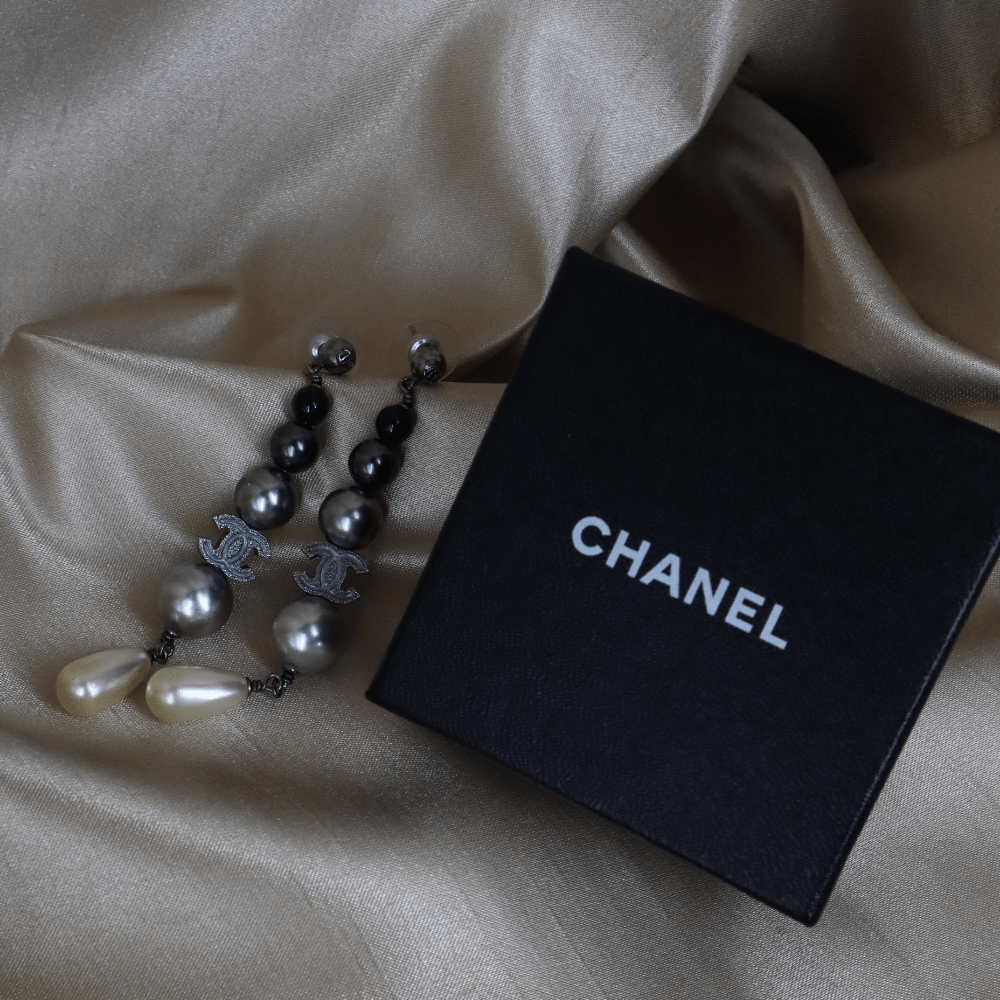 CHANEL 珍珠吊墜耳環 | 宴會級奪目設計 - Vintasy