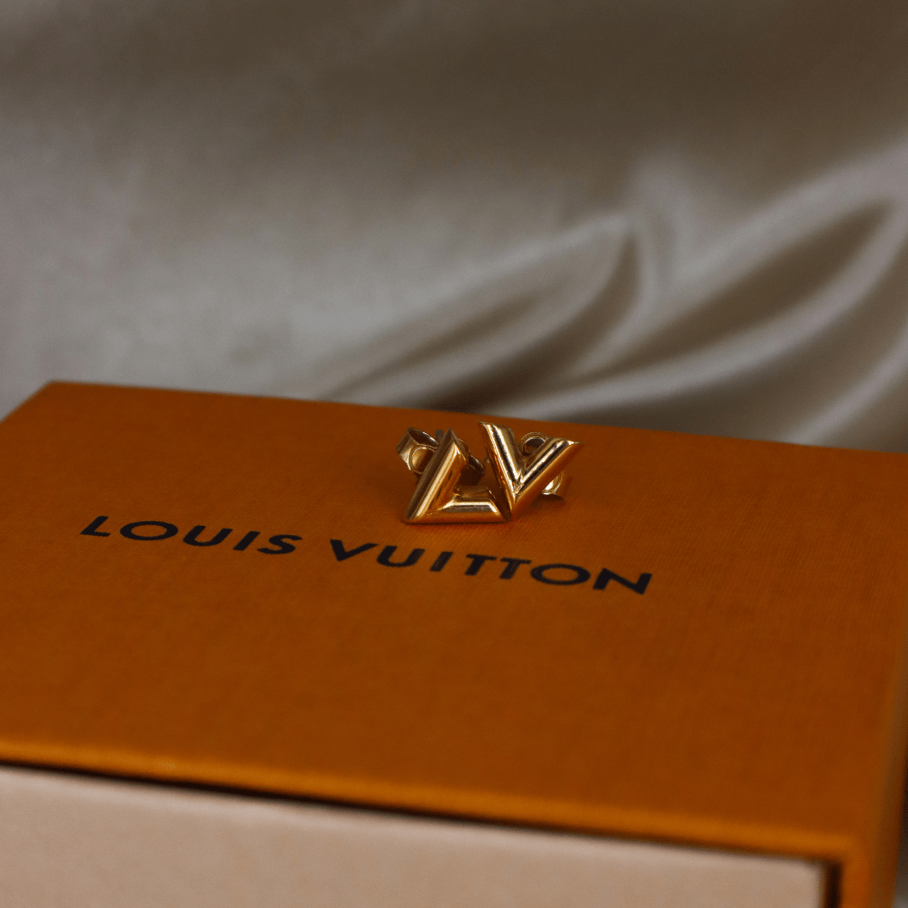 LOUIS VUITTON Essential V 耳環 |極罕現貨 - Vintasy